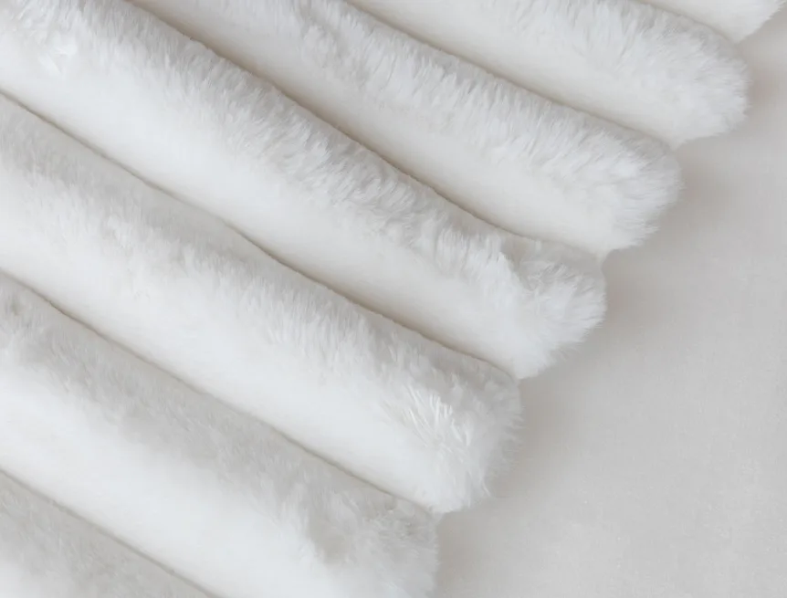 Deka Fluffy krémová