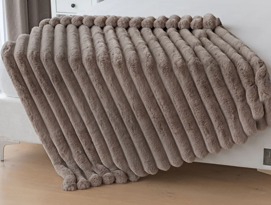 Deka Fluffy hnědá